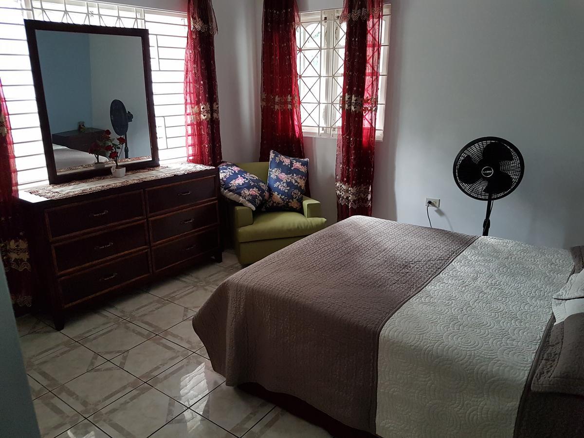 Jus4U-1 The Home Away From Home Villa Очо Риос Екстериор снимка